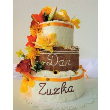 Textilní dort s vyšitými jmény novomanželů (smetanovo/oříškový)